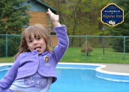 Auberge Alpine Inn Sainte-Adèle Kültér fotó