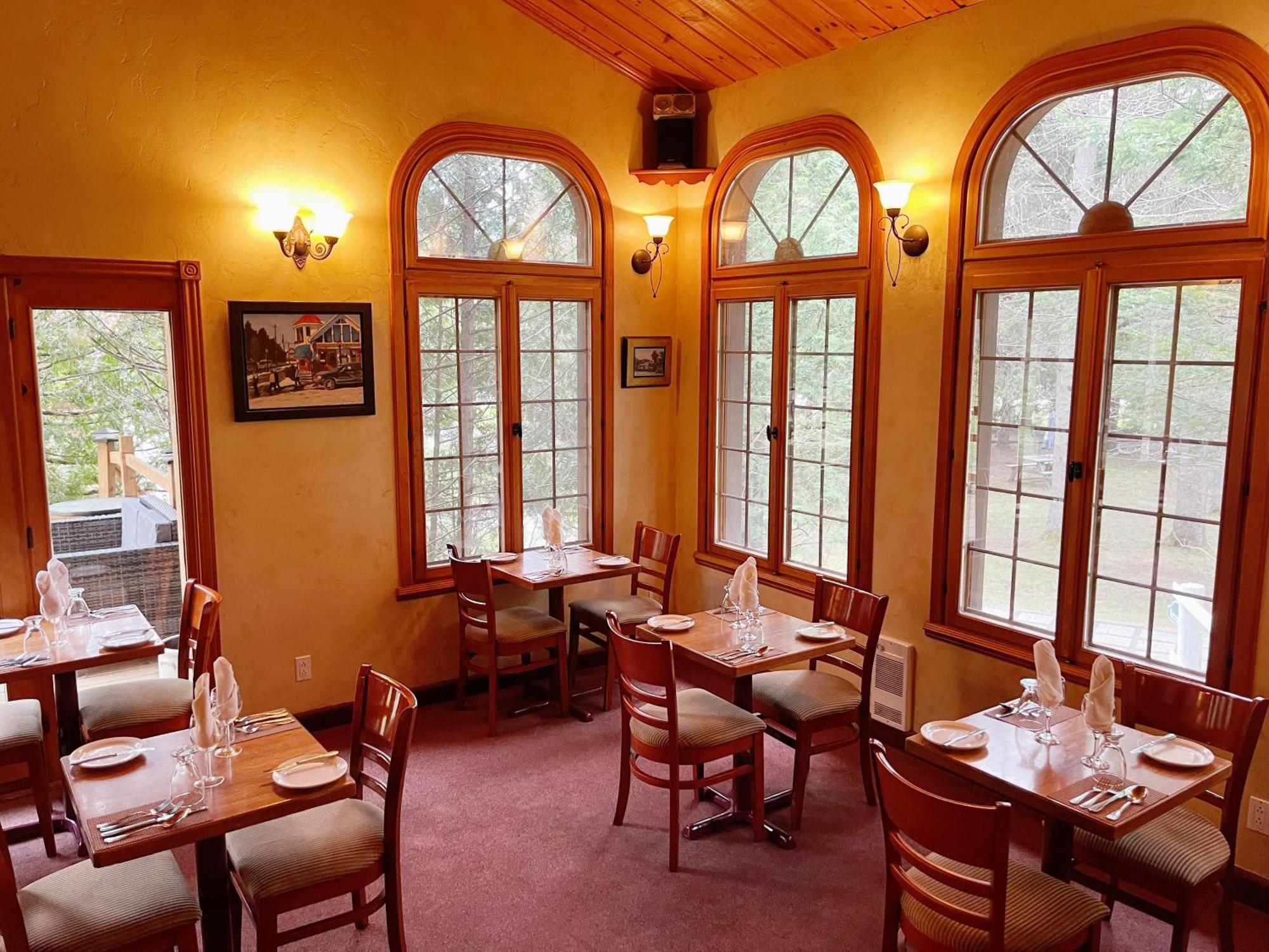 Auberge Alpine Inn Sainte-Adèle Kültér fotó