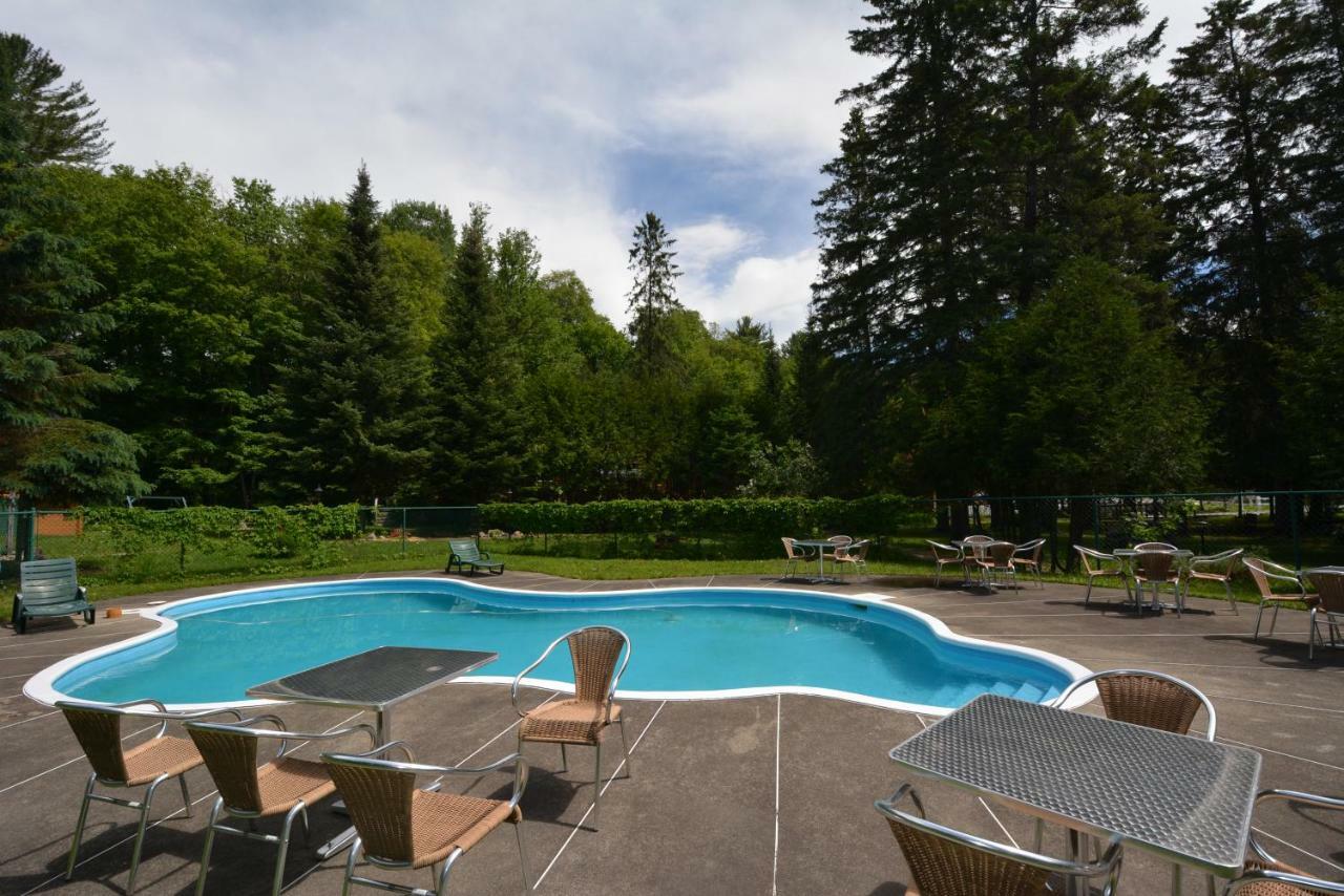 Auberge Alpine Inn Sainte-Adèle Kültér fotó
